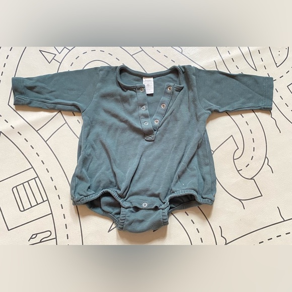 Kate Quinn | 3-6m Long Sleeve Henley Bubble Romper - Picture 1 of 2